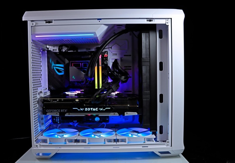 顶级显卡与顶级 CPU 的绝配！分形工艺 Torrent Compact RGB 极光白