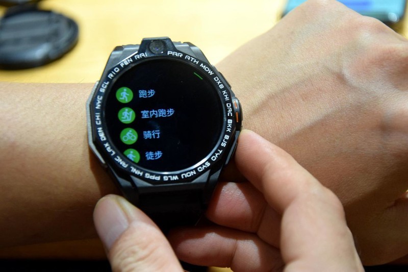 无需手机，就能打电话登微信QQ听歌刷视频，Jeep黑骑士F-X3体验