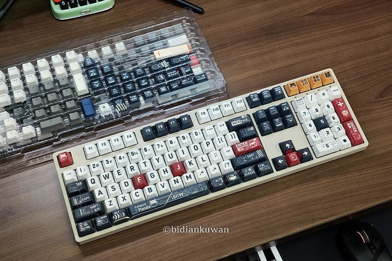 机械键盘旧貌换新颜，两套Lofree洛斐OEM大全套键帽换新记