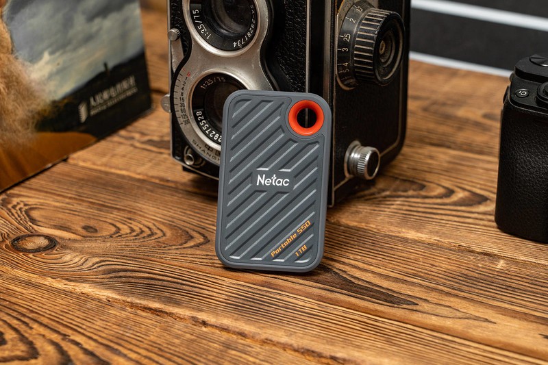 只有U盘大小，传输速率却高达2000MB/s，朗科ZX20 1TB移动硬盘评测