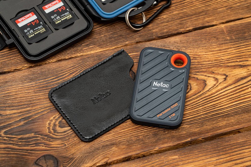 只有U盘大小，传输速率却高达2000MB/s，朗科ZX20 1TB移动硬盘评测