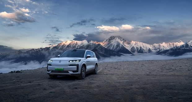 比亚迪腾势N9旗舰SUV上市：云辇A+天神之眼B+易三方