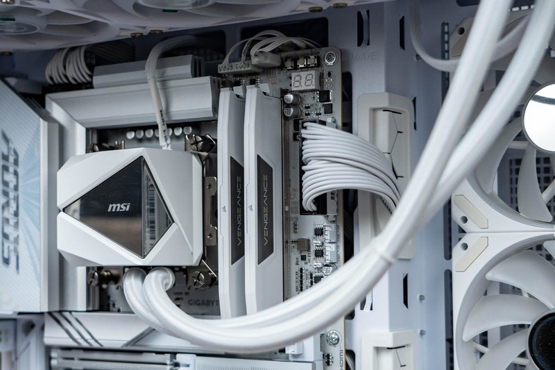 低时序、大容量，高性能主机的不二之选，海盗船复仇者内存评测