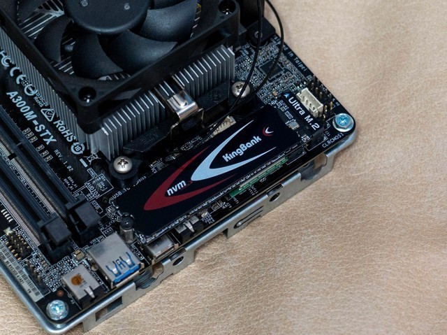 我花了600块淘了一台和茅台一样大的小主机，华擎Deskmini A300装机记