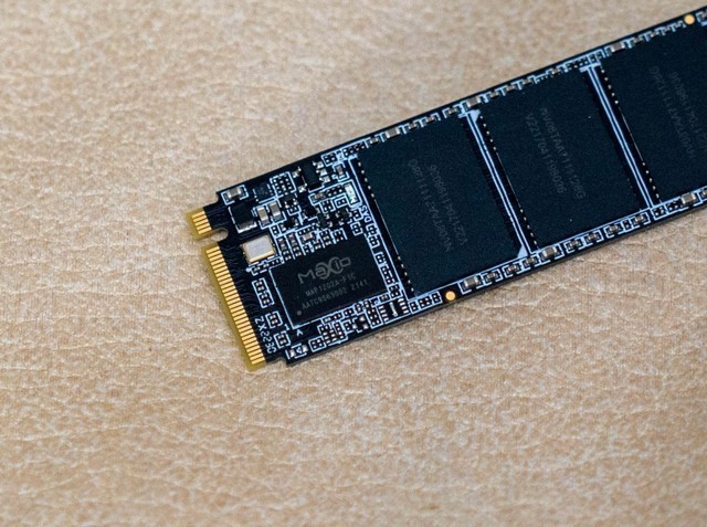 我花了600块淘了一台和茅台一样大的小主机，华擎Deskmini A300装机记