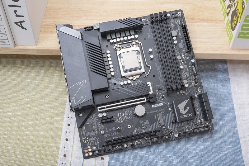 小主小主机小白富美，SFX拉低装机门槛，TT小钢炮人人都做走线大师