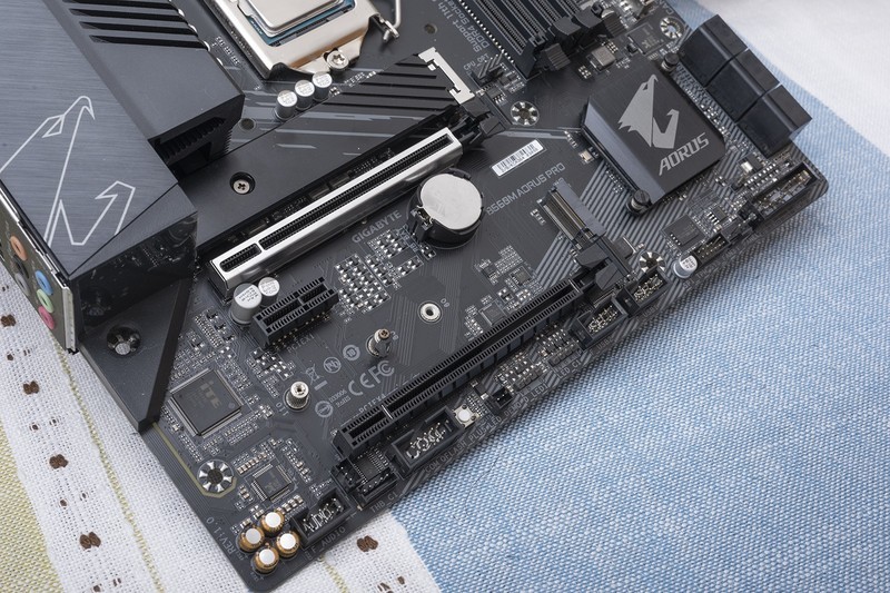 小主小主机小白富美，SFX拉低装机门槛，TT小钢炮人人都做走线大师