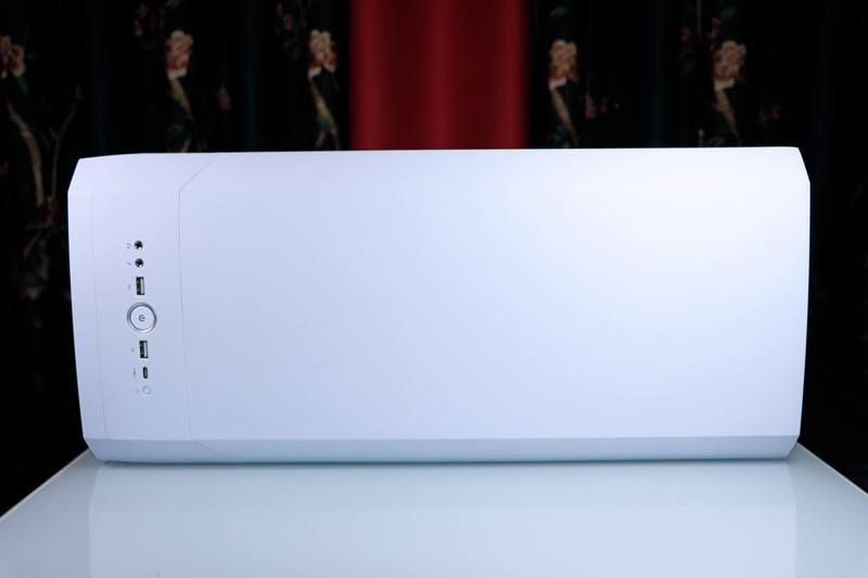 顶级显卡与顶级 CPU 的绝配！分形工艺 Torrent Compact RGB 极光白