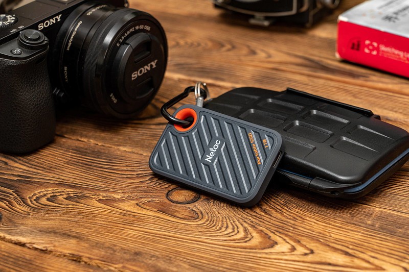 只有U盘大小，传输速率却高达2000MB/s，朗科ZX20 1TB移动硬盘评测