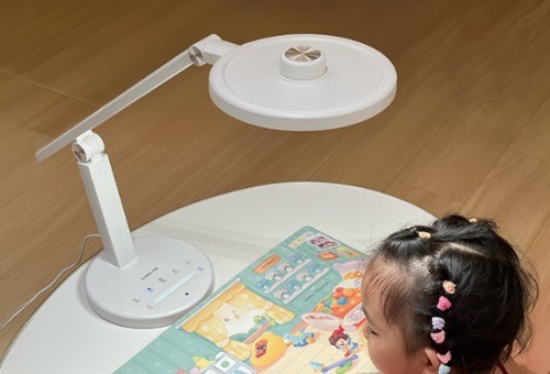 什么样的台灯保护视力比较好?无广实测小学生用什么样的台灯护眼