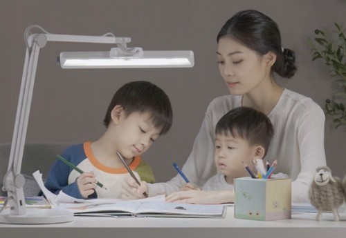 什么样的台灯保护视力比较好?无广实测小学生用什么样的台灯护眼