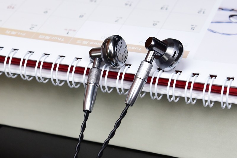 声场大、层次好、人声巨好听！复古风味明显的凯声DM7平头塞试听