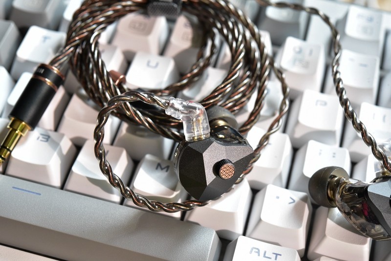 这才是耳机圈内卷该有的样子，HIDIZS MM2动圈静电混合耳机评测