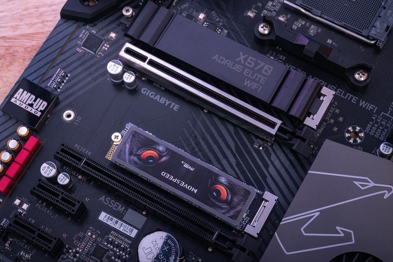 白菜价入手移速 4TB PCI-E 4.0 SSD，轻松拿捏7500MB/s高速