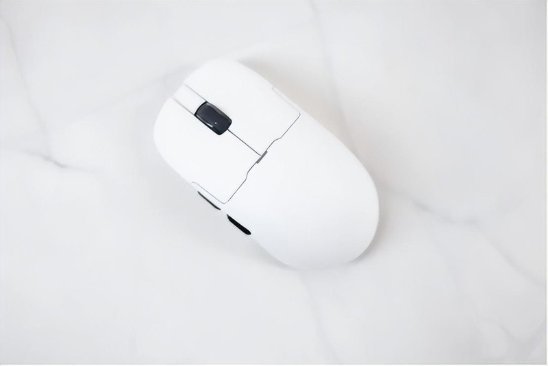 标配充电底座，配置强大手感好，黑爵AJ159 Pro三模电竞鼠标体验