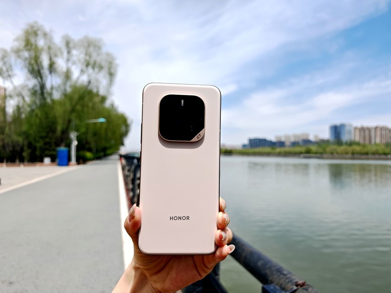 那个荣耀带着GT Pro回来了？配置堆满，没短板！跑分350万断崖领先