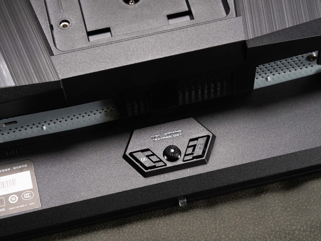 极致高刷的魅力，微星MAG 272QP QD-OLED X50显示器首发体验分享