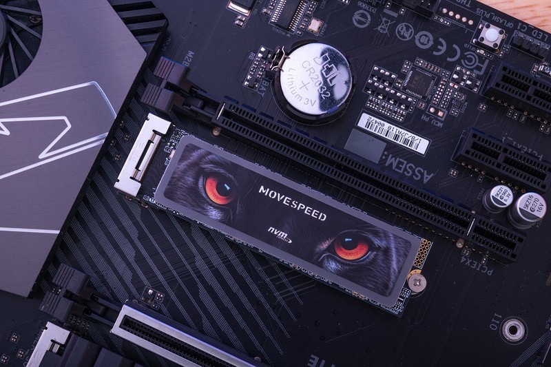 白菜价入手移速 4TB PCI-E 4.0 SSD，轻松拿捏7500MB/s高速
