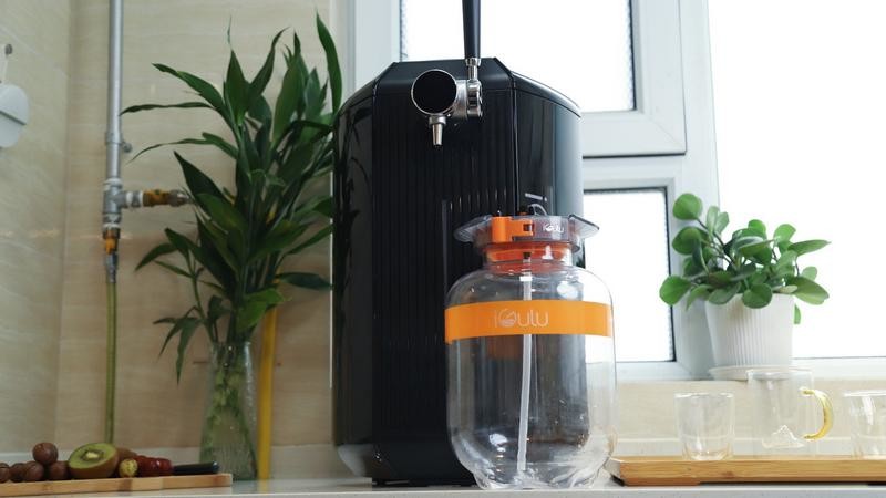 从买酒喝到自酿鲜啤喝爱咕噜F1智能胶囊啤酒酿造机上线小米有品