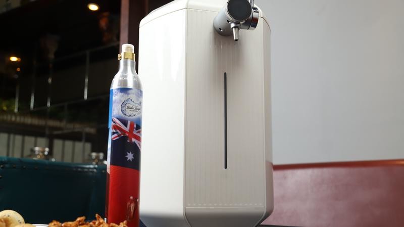 为了这一口新鲜 爱咕噜F1智能胶囊啤酒酿造机