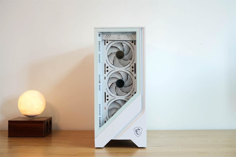 “宙斯降临”，一键掌控电竞世界：微星宙斯盾钛游戏主机分享！