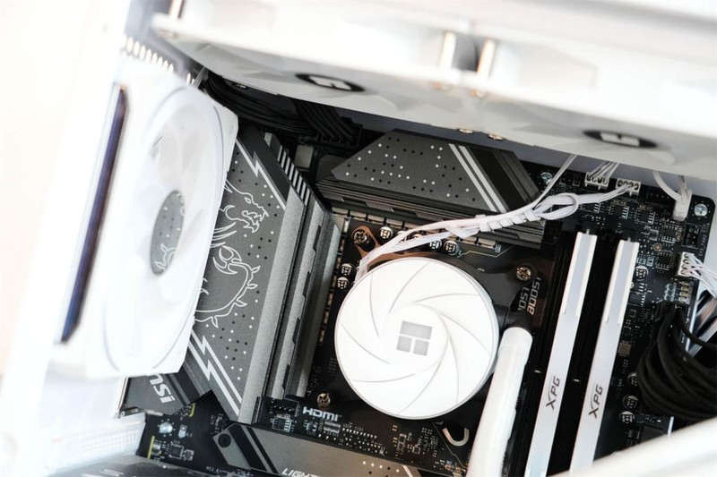 “宙斯降临”，一键掌控电竞世界：微星宙斯盾钛游戏主机分享！