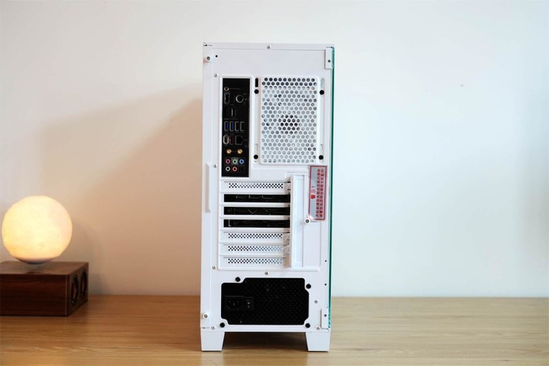 “宙斯降临”，一键掌控电竞世界：微星宙斯盾钛游戏主机分享！