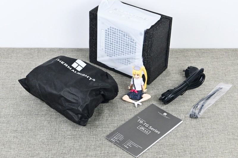 利民TG1000压纹线版金牌全模组电源开箱：线材升级+独特配色