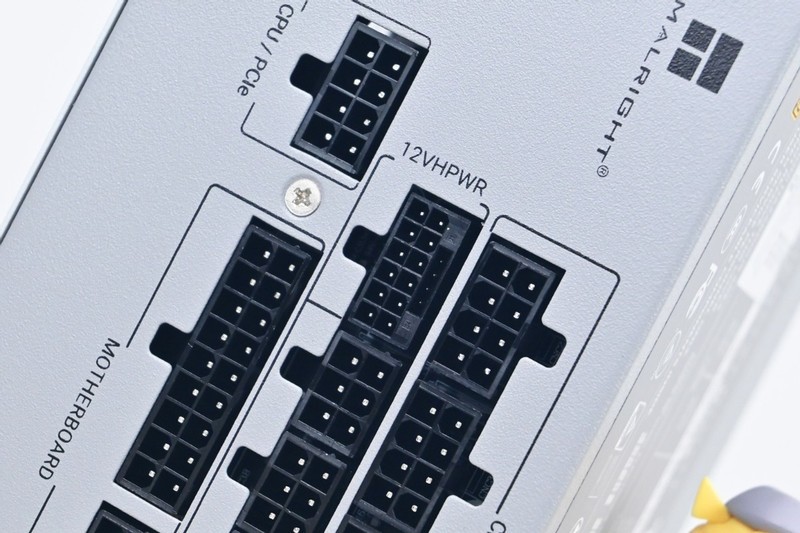 利民TG1000压纹线版金牌全模组电源开箱：线材升级+独特配色