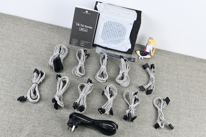 利民TG1000压纹线版金牌全模组电源开箱：线材升级+独特配色