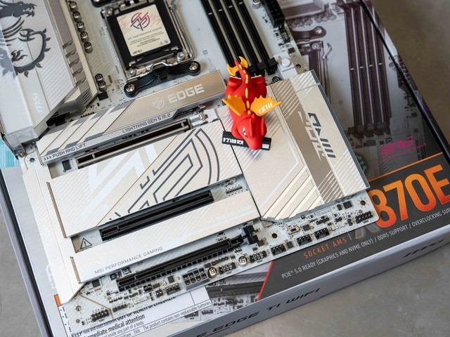 有颜更有实力，微星MPG X870E EDGE TI WIFI刀锋钛主板开箱