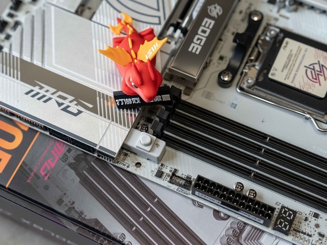 有颜更有实力，微星MPG X870E EDGE TI WIFI刀锋钛主板开箱