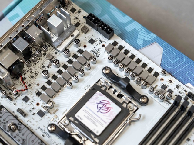 有颜更有实力，微星MPG X870E EDGE TI WIFI刀锋钛主板开箱