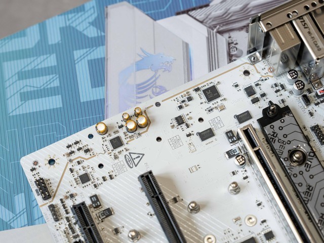 有颜更有实力，微星MPG X870E EDGE TI WIFI刀锋钛主板开箱