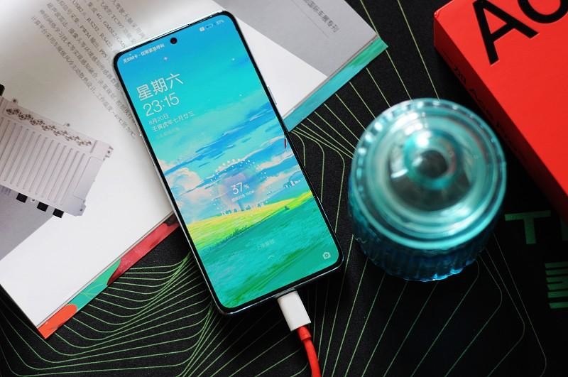 有颜有值的性能手机新标杆：一加Ace Pro深度体验