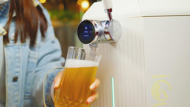 为了这一口新鲜 爱咕噜F1智能胶囊啤酒酿造机