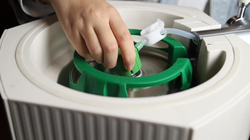 为了这一口新鲜 爱咕噜F1智能胶囊啤酒酿造机