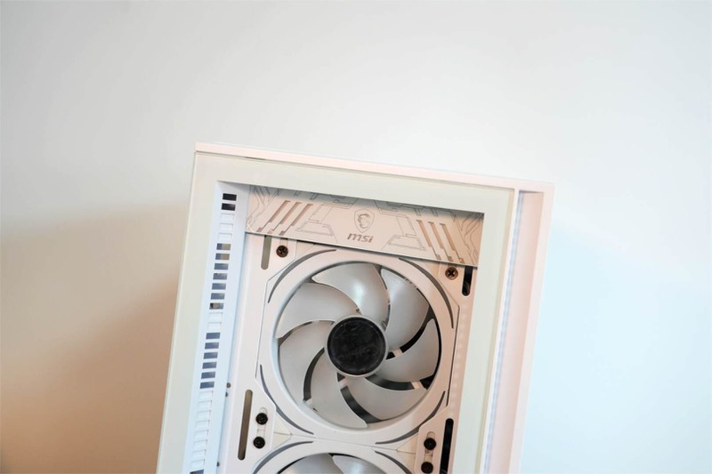 “宙斯降临”，一键掌控电竞世界：微星宙斯盾钛游戏主机分享！