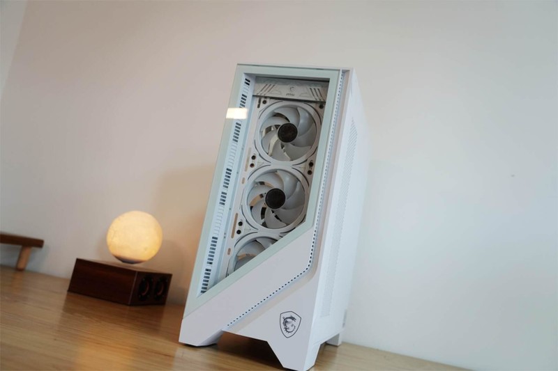 “宙斯降临”，一键掌控电竞世界：微星宙斯盾钛游戏主机分享！