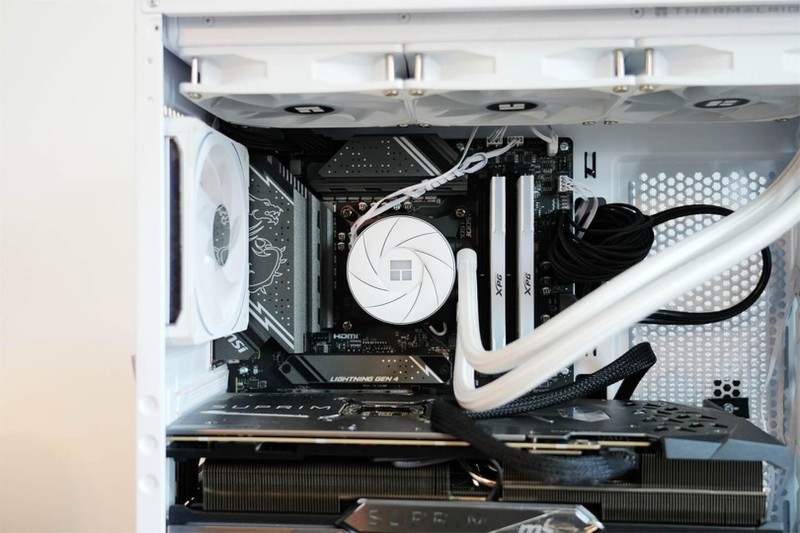 “宙斯降临”，一键掌控电竞世界：微星宙斯盾钛游戏主机分享！