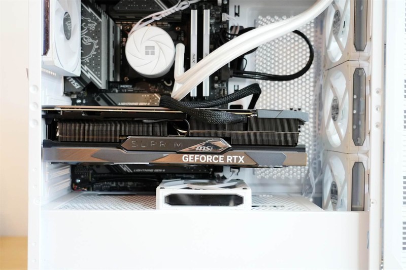 “宙斯降临”，一键掌控电竞世界：微星宙斯盾钛游戏主机分享！