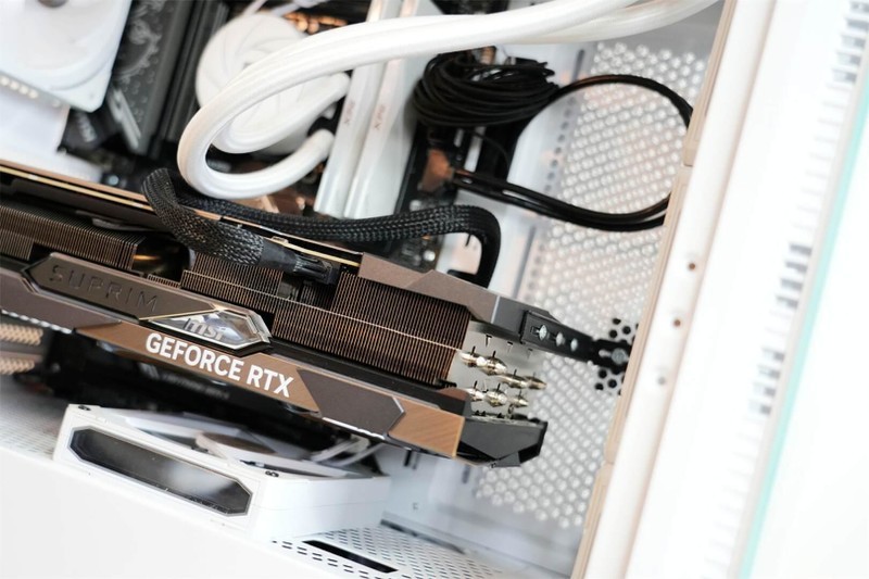 “宙斯降临”，一键掌控电竞世界：微星宙斯盾钛游戏主机分享！