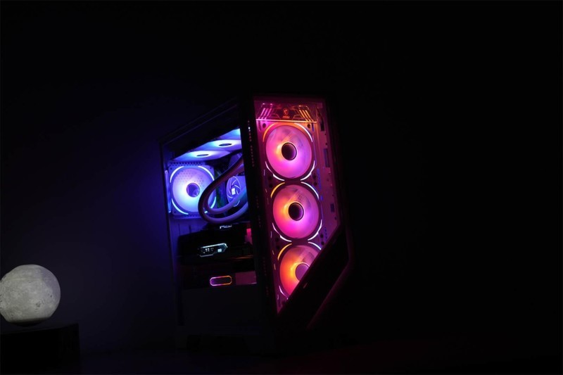 “宙斯降临”，一键掌控电竞世界：微星宙斯盾钛游戏主机分享！