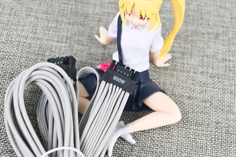 利民TG1000压纹线版金牌全模组电源开箱：线材升级+独特配色