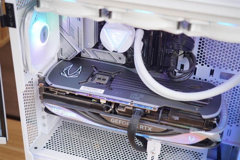 性能强悍，价格内卷-索泰RTX 4080 AMP EXTREME AIRO表现不错。