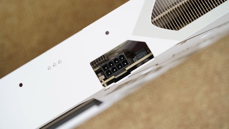 离平民玩家更近一步，影驰 RTX 5060 Ti 圣刃首发评测