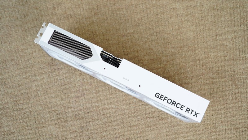 离平民玩家更近一步，影驰 RTX 5060 Ti 圣刃首发评测