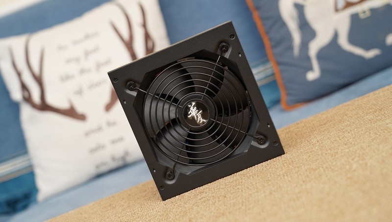 离平民玩家更近一步，影驰 RTX 5060 Ti 圣刃首发评测