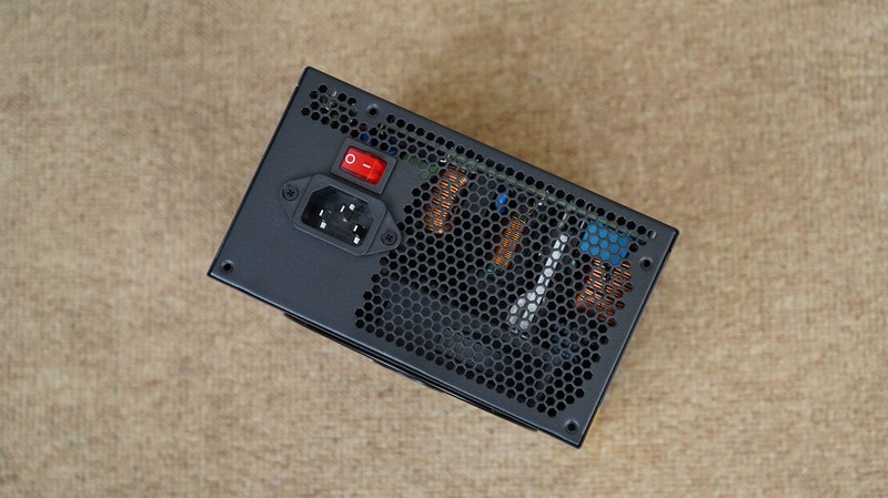 离平民玩家更近一步，影驰 RTX 5060 Ti 圣刃首发评测