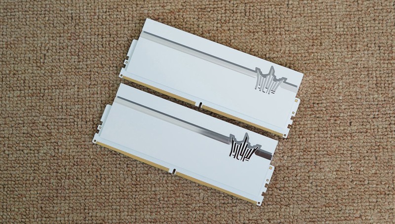 离平民玩家更近一步，影驰 RTX 5060 Ti 圣刃首发评测